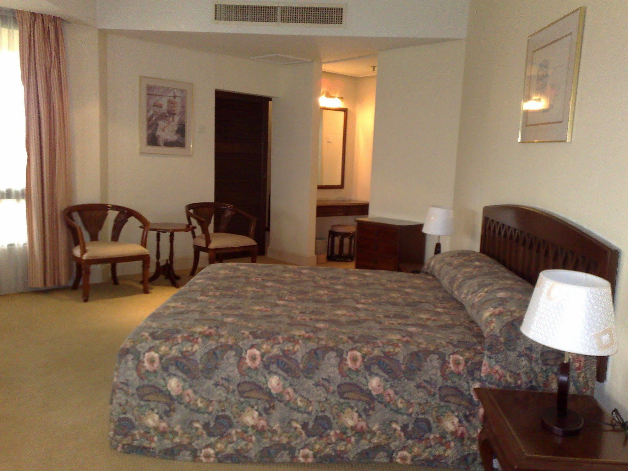 The Orient Star Resort Лумут Экстерьер фото